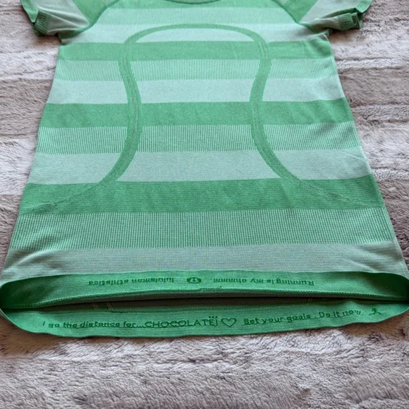 Lululemon Run: Swiftly Tech Short Sleeve in Heathered Green Bean Size 8 - Picture 8 of 14